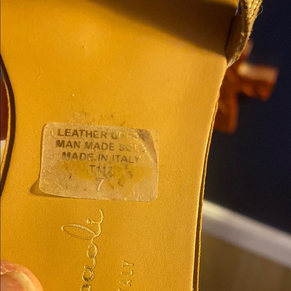 Mila Paoli Tan Sandals with Gold Accents - Picture 4 of 6